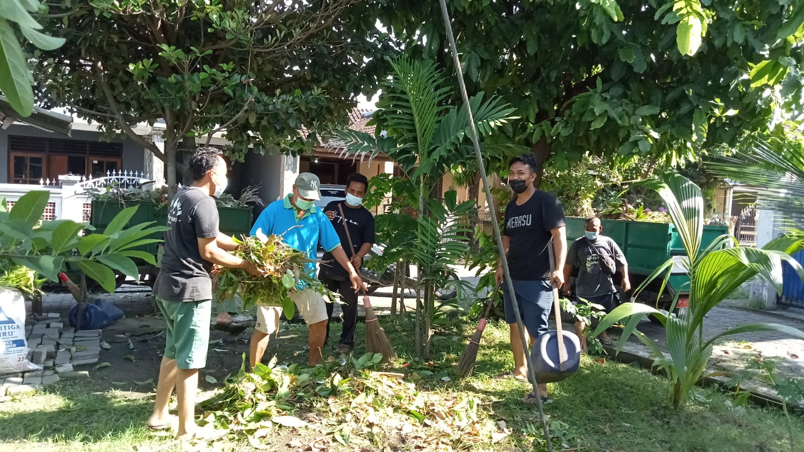 Giat Bersih Berkala Warga Sesetan