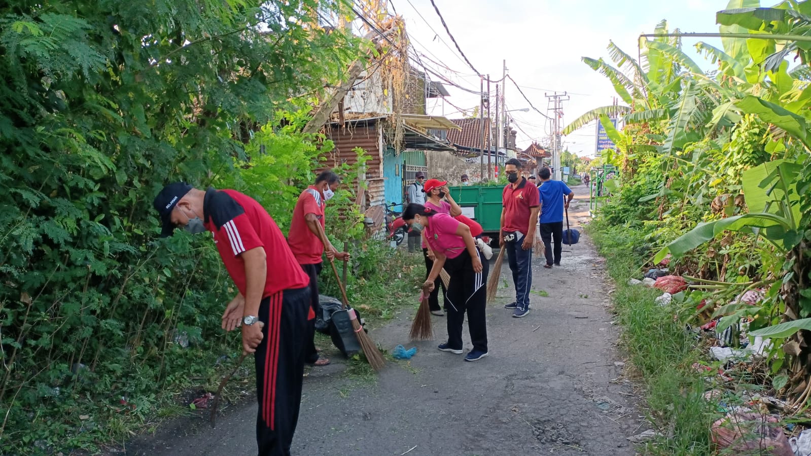 Kerja Bakti Memilah Sampah  di Dukuh Sari 