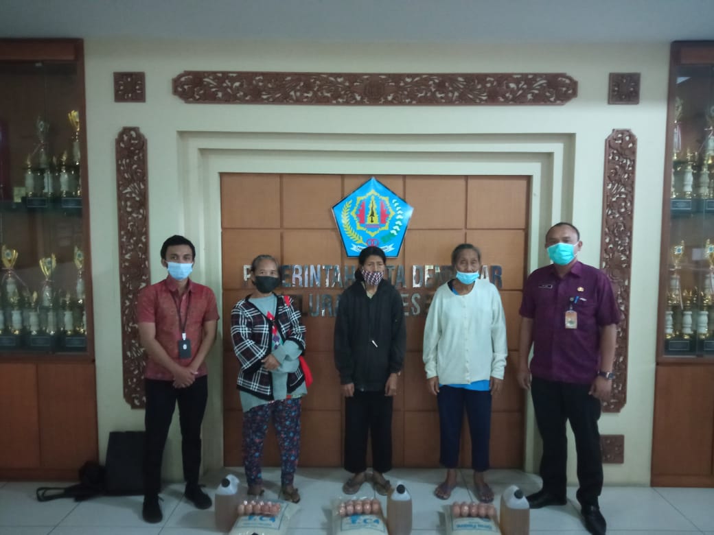 Kelurahan Sesetan Berbagi Sembako RTM