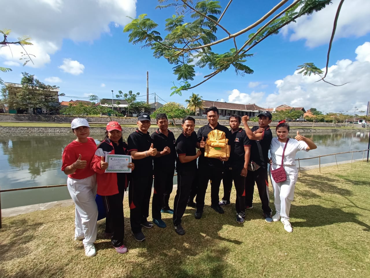 KELURAHAN SESETAN MENGIKUTI ACARA HUT INFODENSEL