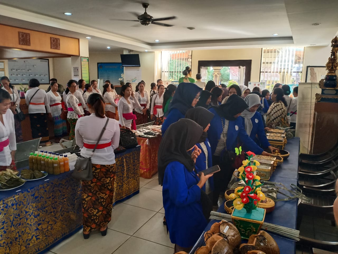KUNJUNGAN MAHASISWA UNIVERSITAS DIAN NUSWANTORO MELIHAT KOTA SEHAT KELURAHAN SESETAN