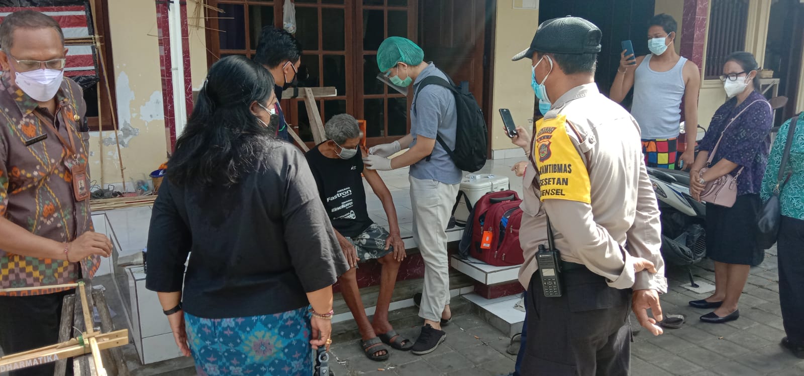 Pelaksanaan Vaksinasi 7 Penyandang Disabilitas Kelurahan Sesetan