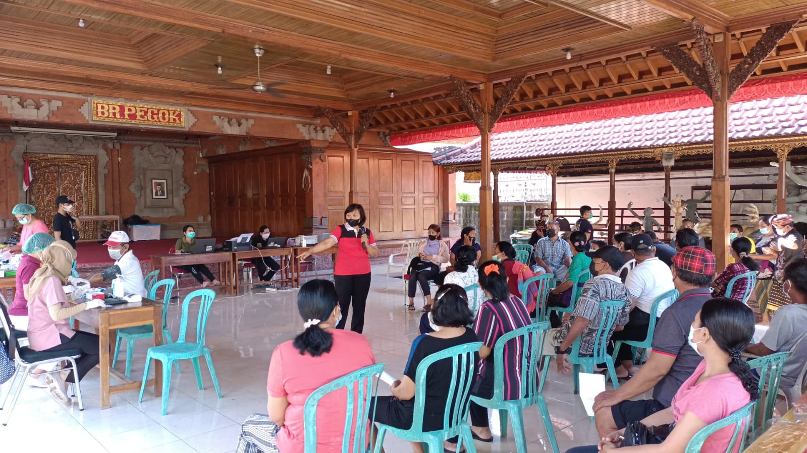 Vaksinasi Booster Massal di Banjar Pegok dan Banjar Tengah Sesetan