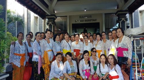 TIRTAYATRA PKK KELURAHAN SESETAN (PURA GEGER, PURA GUNUNG PAYUNG, PURA ULUWATU)