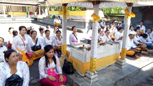 TIRTAYATRA PKK KELURAHAN SESETAN (PURA GEGER, PURA GUNUNG PAYUNG, PURA ULUWATU)